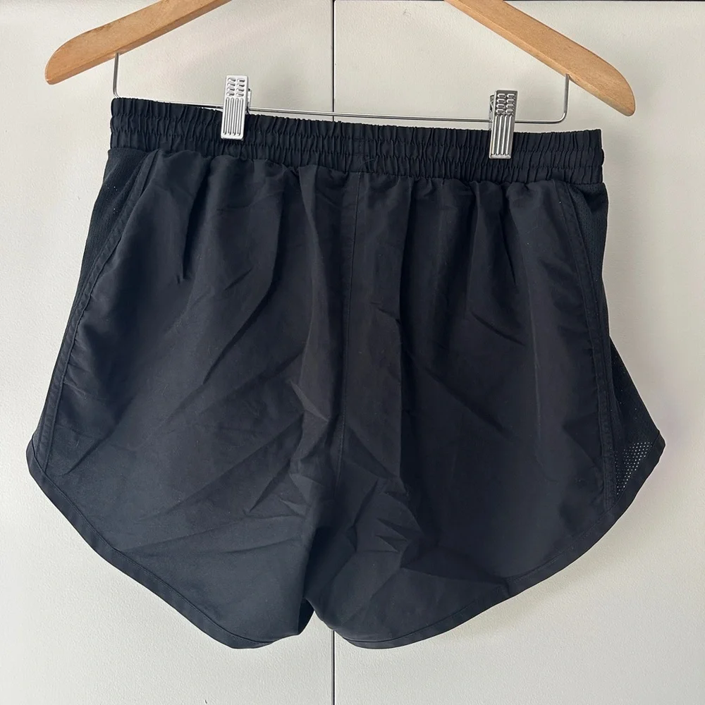Under Armour Women's Black Shorts with Pockets - Picture 5 of 5